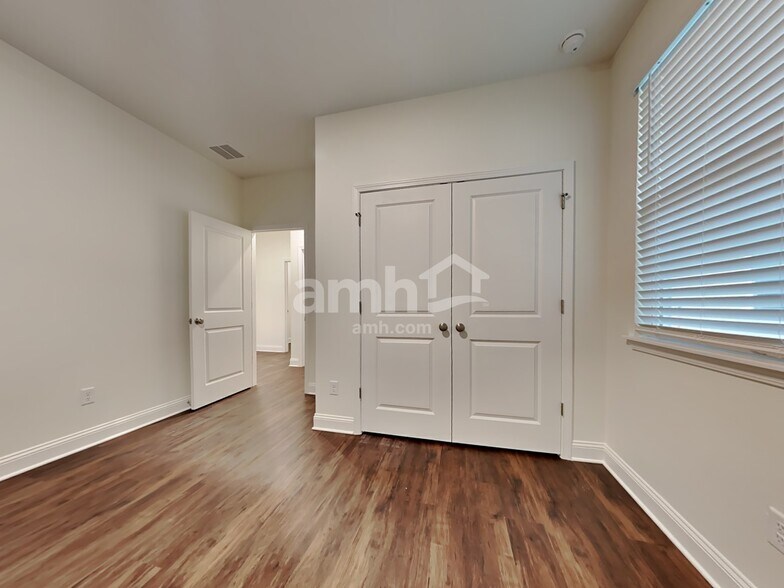 Building Photo - 579 Onate Cir