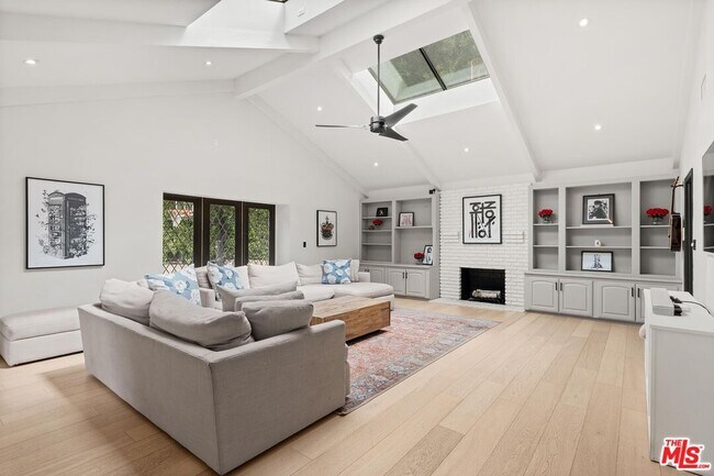 Building Photo - 4145 Sunswept Dr