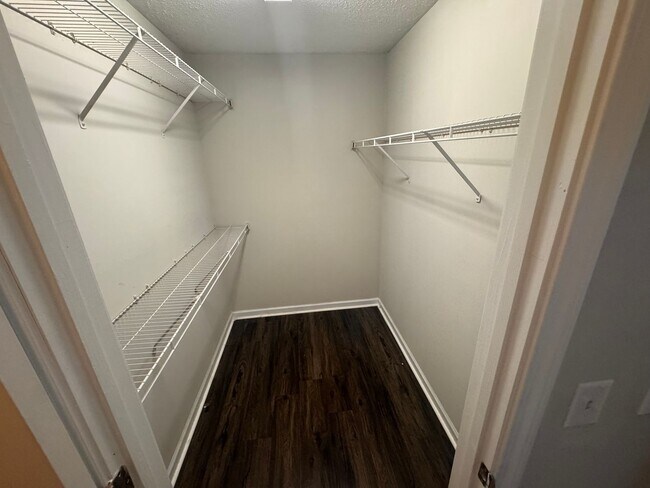 Building Photo - Williams Rd. Apartments