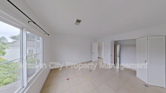 Building Photo - 432 Via Rosa