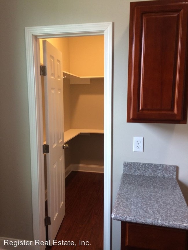 Building Photo - 2323 Pauger St