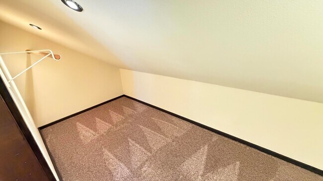 Building Photo - 54080 Pine Crest Ave