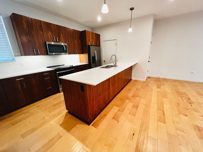 Building Photo - MOVE-IN SPECIAL: Open-Concept 2BD 2BA Cond...