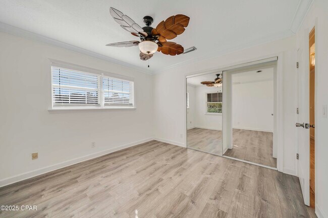 Building Photo - 205 Sunset Ln