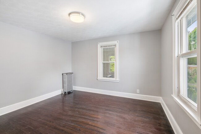 Building Photo - 106 Silver St