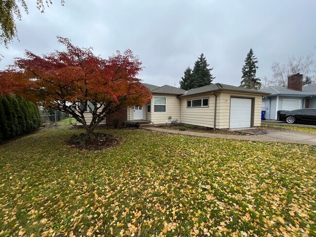 Building Photo - Charming 2 Bed 1 Ba House in Gladstone - Garage, Washer and Dryer, Landscaping Including!