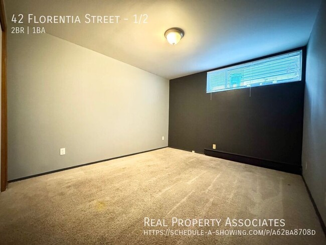 Building Photo - Charming 2-Bedroom, 1-Bath Unit for Rent i...