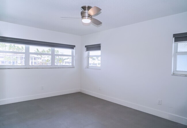 Building Photo - 3605 NE 32nd Ave