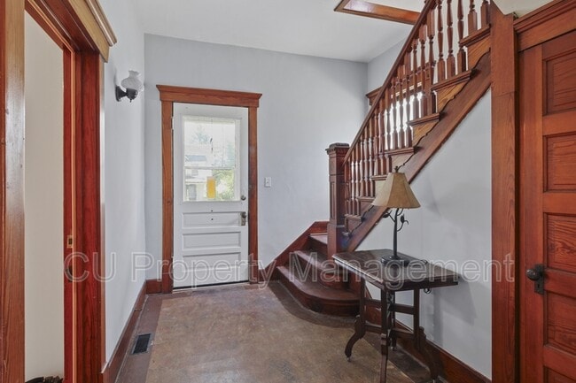 Building Photo - 512 W Clark St