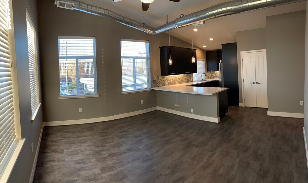 Building Photo - 412 Kirman Ave