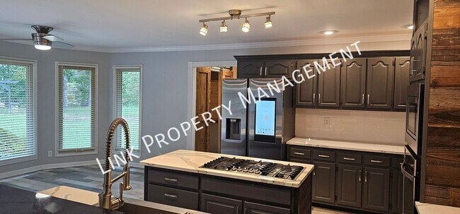 Building Photo - 7701 Elizabeth Way Dr