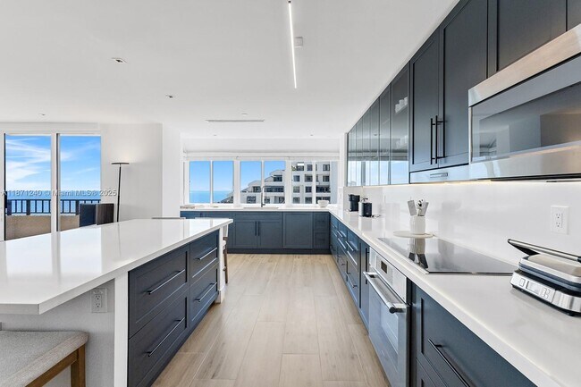 Building Photo - 251 Crandon Blvd