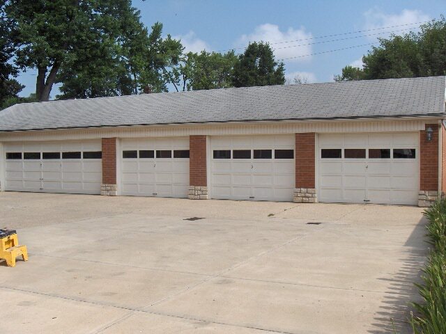 garages - 25 Hadley Ave
