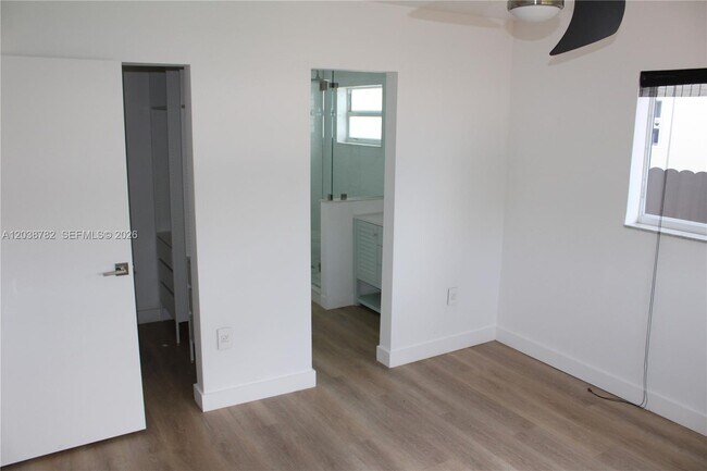 Building Photo - 3827 SW 88th Ct