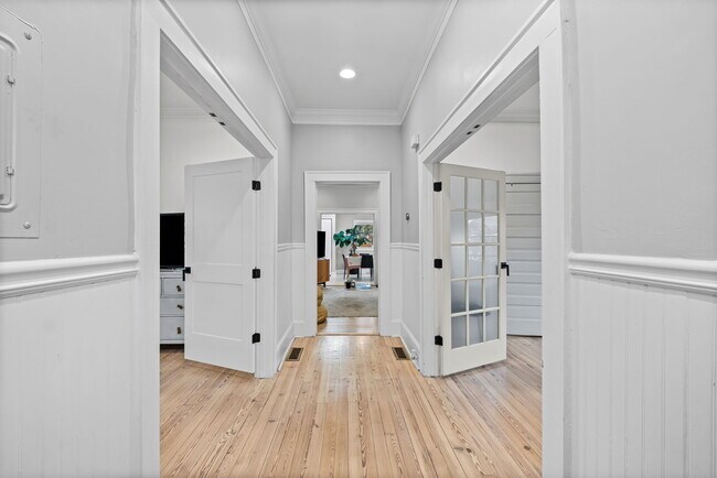 Building Photo - 805 Antone St NW