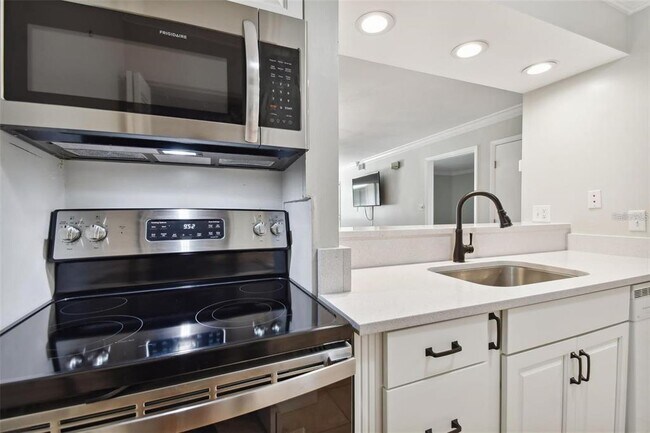 Building Photo - 29129 Bay Hollow Dr