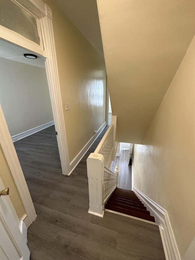 Building Photo - 739 Lincoln St