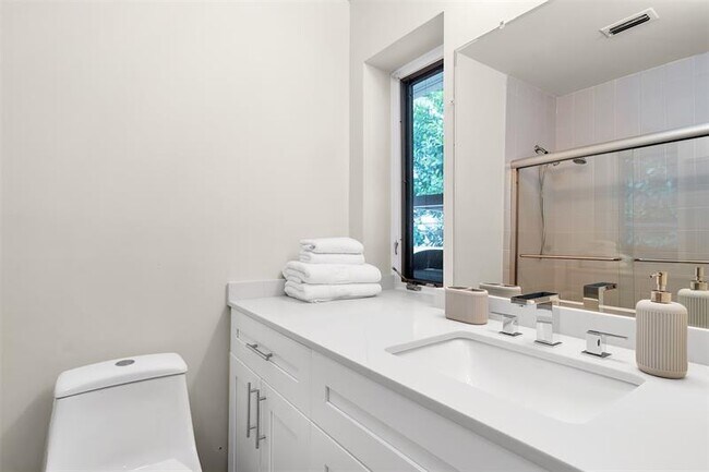 Building Photo - 18 Nurmi Dr