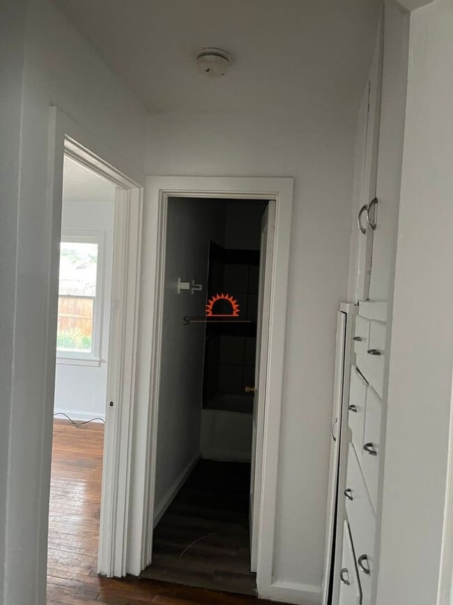 Building Photo - All Bills Paid--2 bed 1 bath home