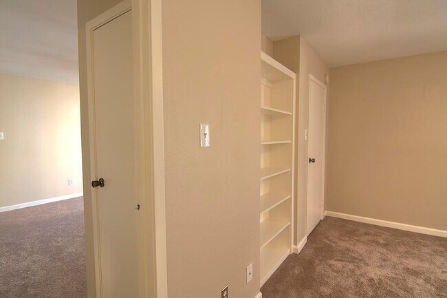 Building Photo - 12905 Woodforest Blvd