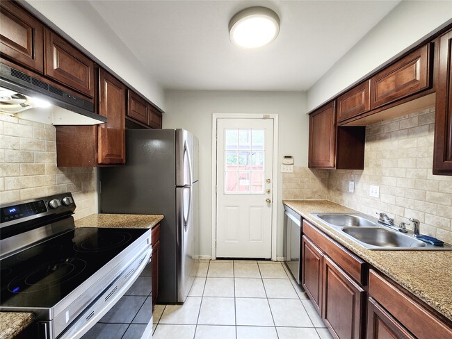 Building Photo - 8848 Kempwood Dr
