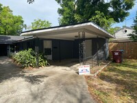 Building Photo - 2 Bedroom 2 Bath Duplex in Historic Downto...