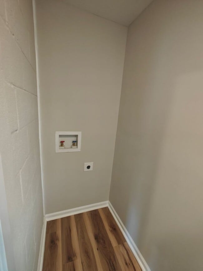 Building Photo - 2 bedroom home