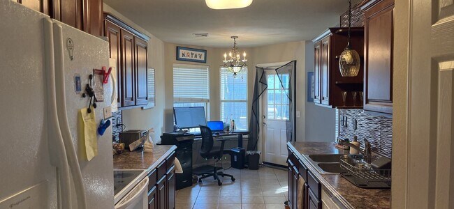 Building Photo - Great location!  3 Bedroom 2 bath