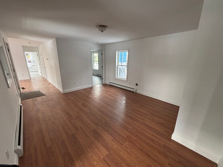 Building Photo - 10 Amero Ct