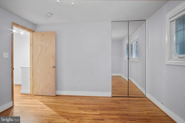 Building Photo - Beautifully Renovated 2-Level Townhome in the Heart of Falls Church City