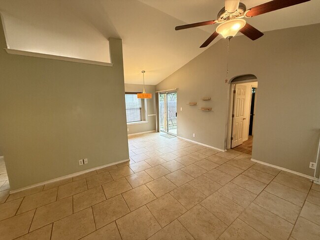Building Photo - Well Maintained One-Story in Westchase | No Carpet + New Pergola + Prime Location
