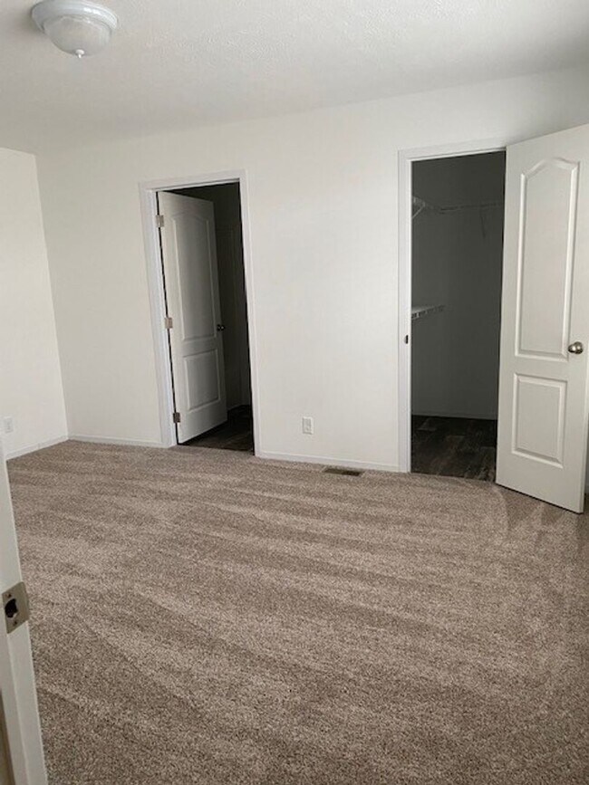 Building Photo - Lot 35