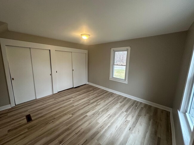 Building Photo - 962 Lakeview Dr