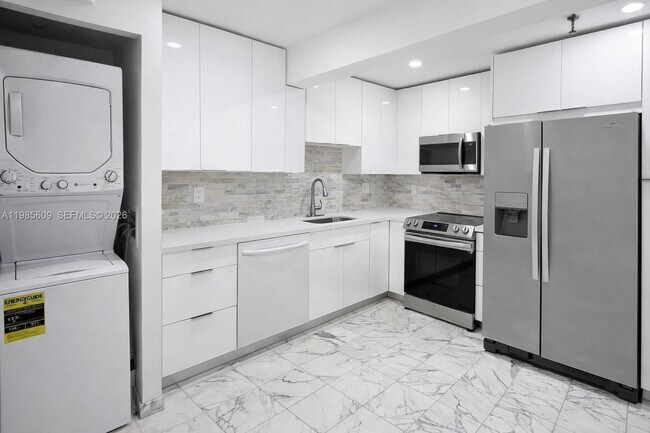 Building Photo - 290 174th St St