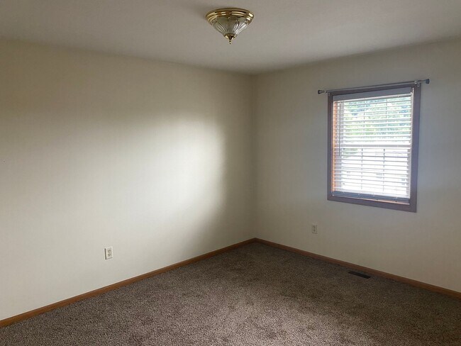 Building Photo - New Phila Duplex
