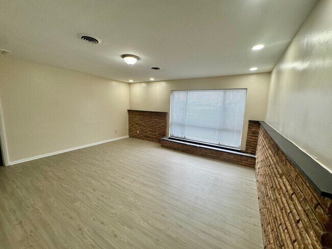 Building Photo - 3327-3233 Roosevelt Boulevard Multi Unit