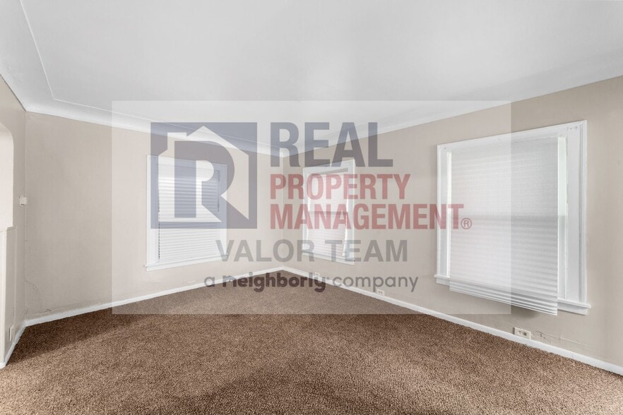 Building Photo - House Comfortable