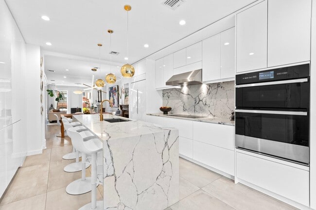 Building Photo - 634 Garden St