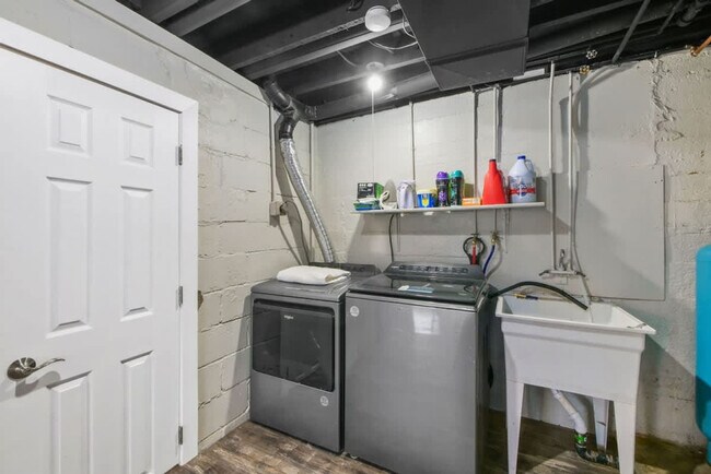 Building Photo - 3576 Portage Point Blvd