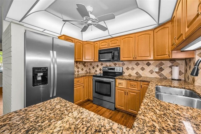 Building Photo - 11490 84th Ave