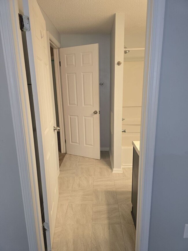 Building Photo - 1/2 off the first month!!