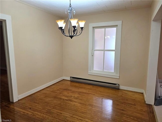 Building Photo - 816 Banner St