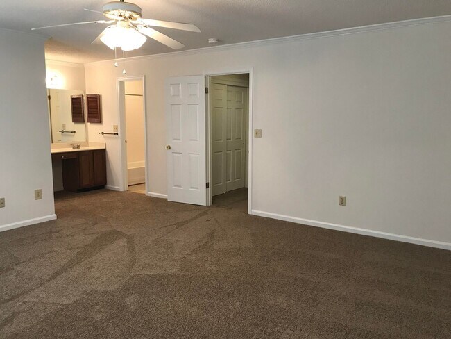 Building Photo - 4002 Ditmas Ct