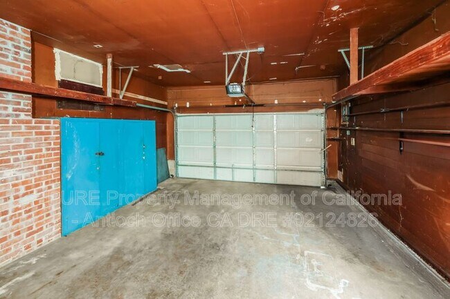 Building Photo - 2117 Biglow Dr