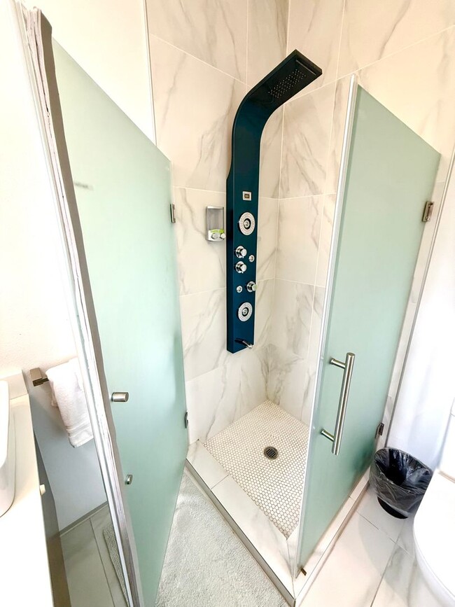 Building Photo - AVAILABLE NOW! Jaw Dropping 3 Story 3 Bedr...