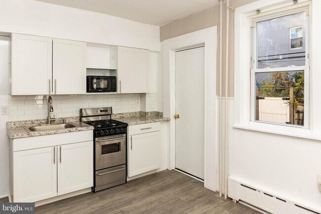 Building Photo - 2842 Cantrell St