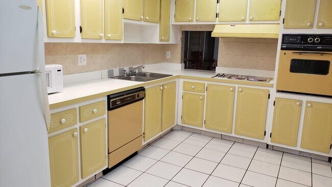 Building Photo - 5725 Fernley Dr E