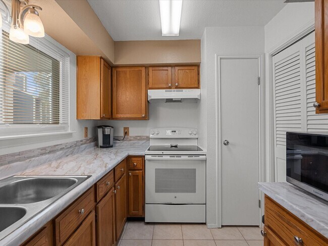 Building Photo - 18515 Egret Bay Blvd