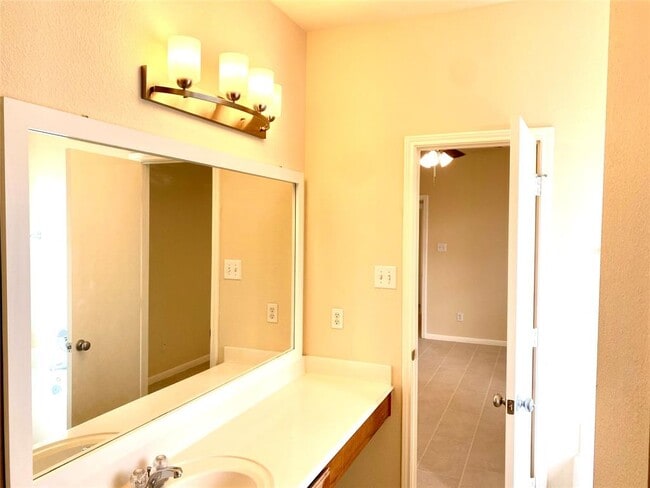 Building Photo - 6222 Settlers Lake Cir E