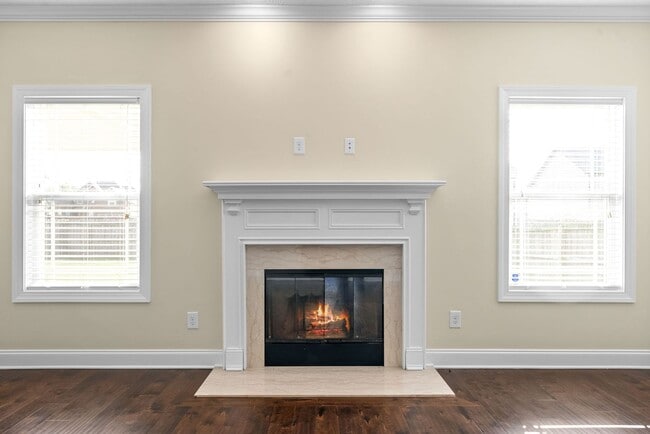 Building Photo - Pet Friendly Four Bedroom with Bonus!
